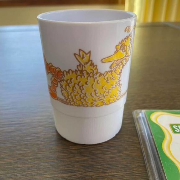 Vintage Sesame Street Big Bird Cookie Mold and Plastic Cup - Picture 3 of 4